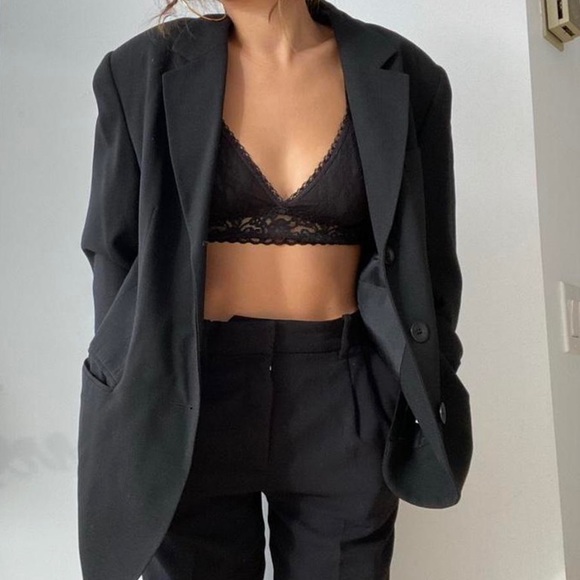 **SOLD DO NOT BUY** Cutest little lace Calvin Klein bralette 🥺 - Picture 1 of 4